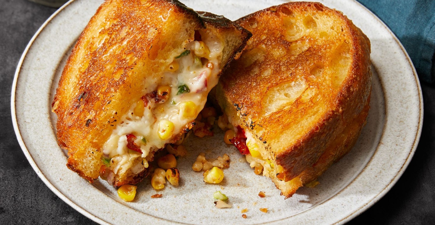 Bayat ekmekleri sakın atmayın! Kahvaltılara özel yumurtalı ekmek tarifi