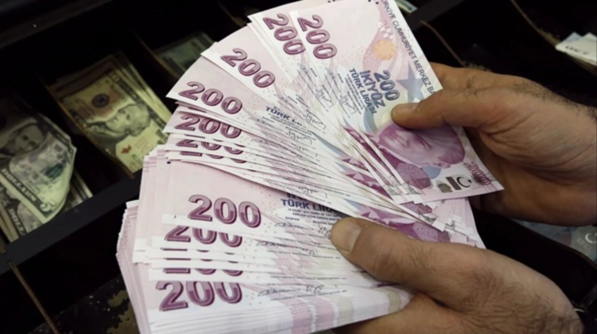 Emekliye bu bayram kıyak geçildi! Başvurana tam 8000 TL özel ikramiye geliyor