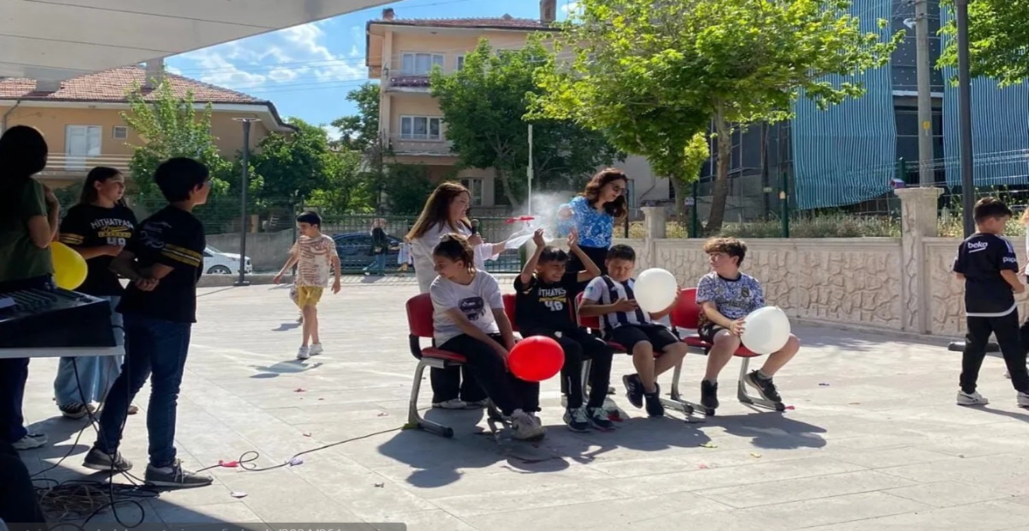 Emirdağ Belediyesi, öğrencilere bilgi yarışması düzenledi