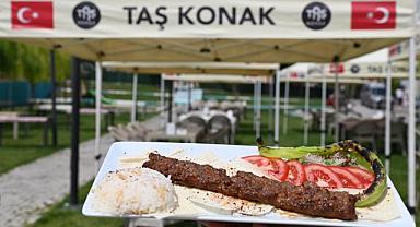 Emirdağ'ın Lezzet Durağı Taş Konak Restoran'ın Bahçesi de Hizmete Açıldı