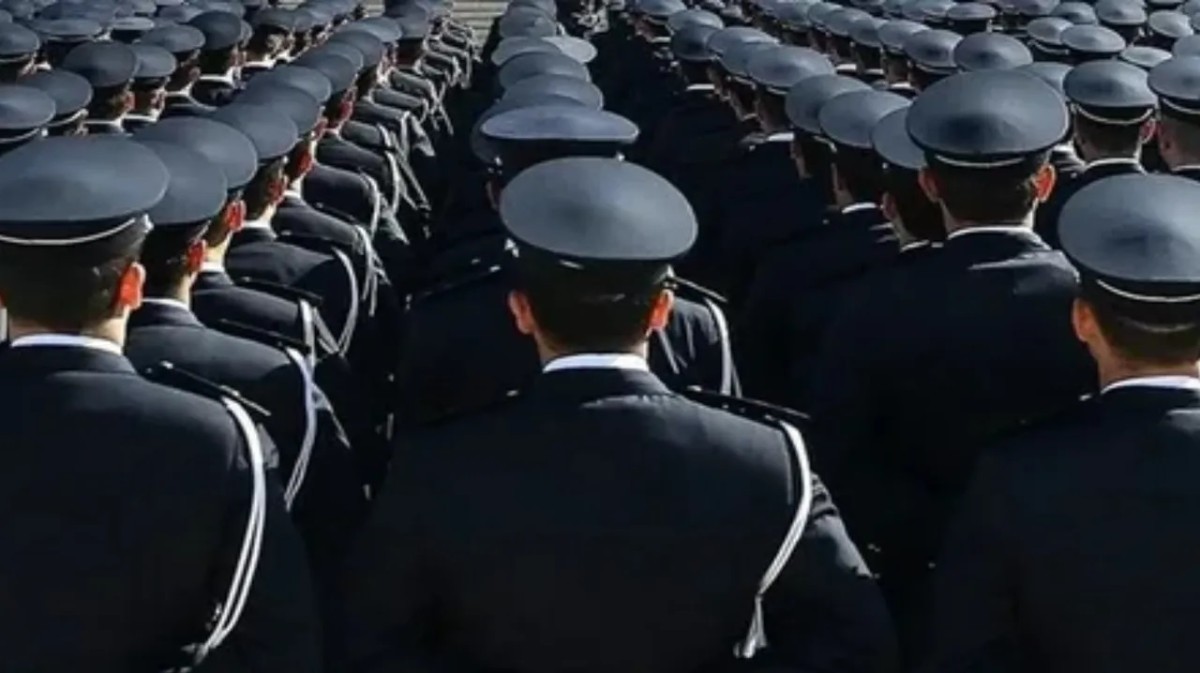 Polis olma hayali kuranlara müjde! Lise mezunu 2500 polis alımı başlıyor
