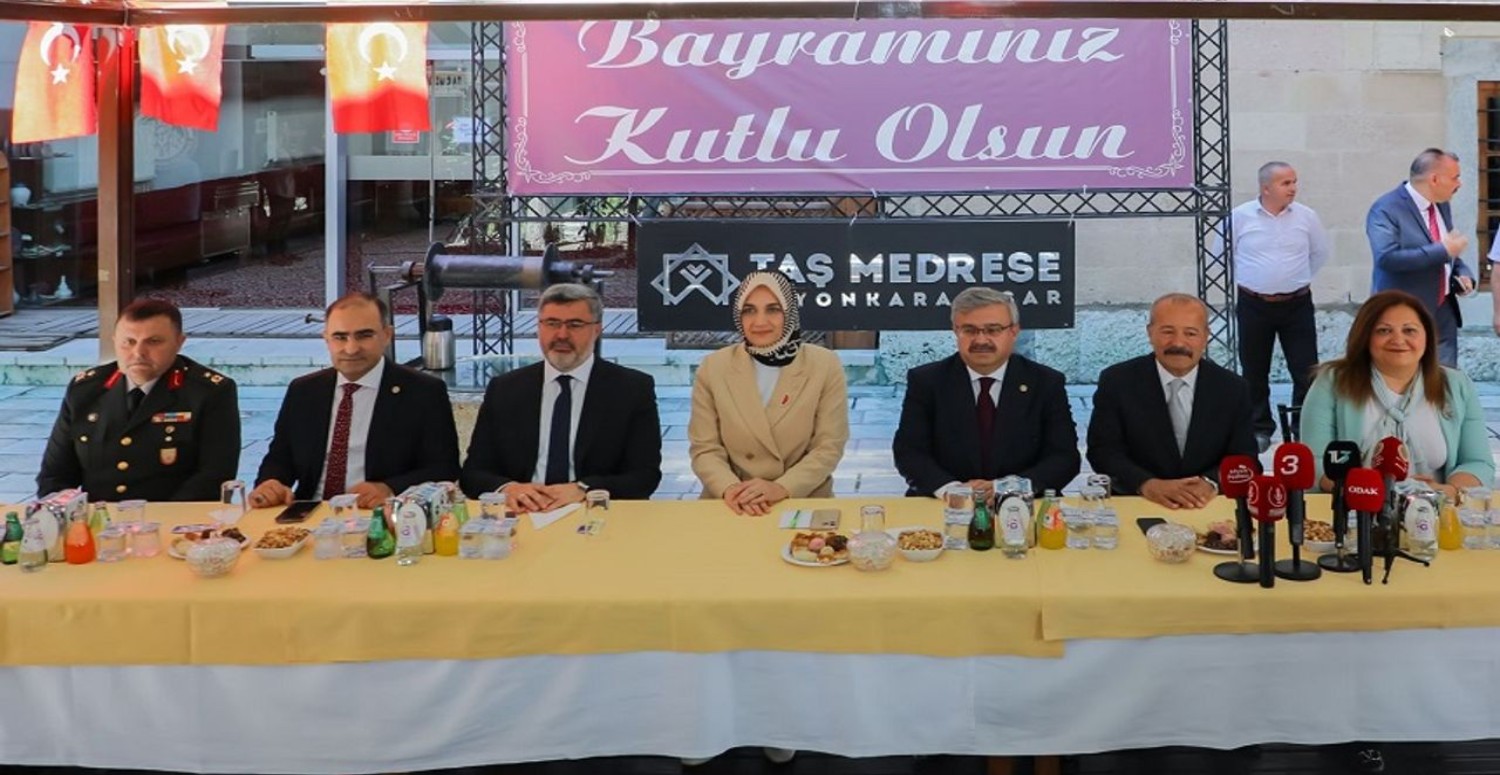 Taş Medrese'de bayramlaşma töreni gerçekleştirildi