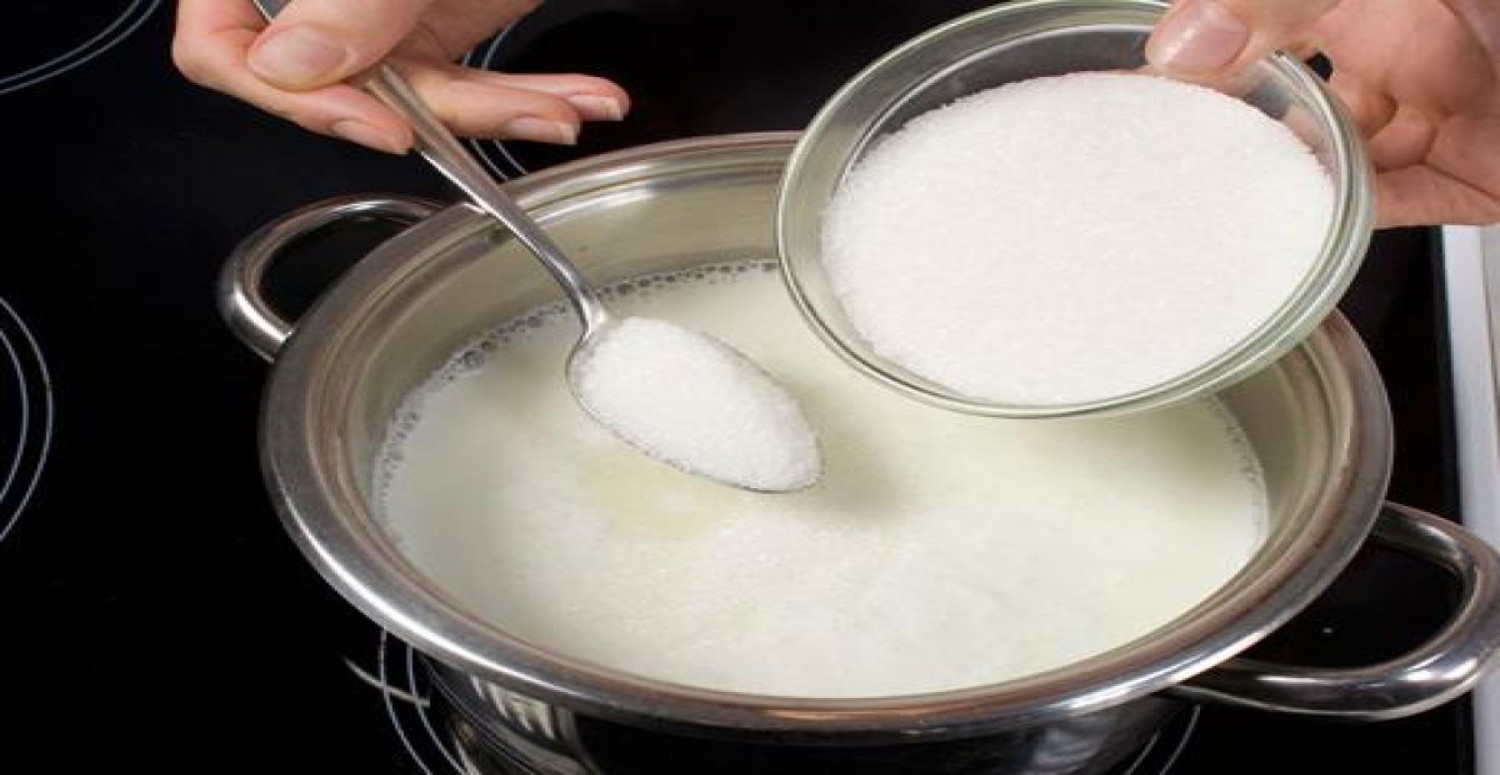 Yaz günlerine soğuk ve pratik lezzet! 30 dakikada hazırlanan çikolatalı muhallebili pasta tarifi