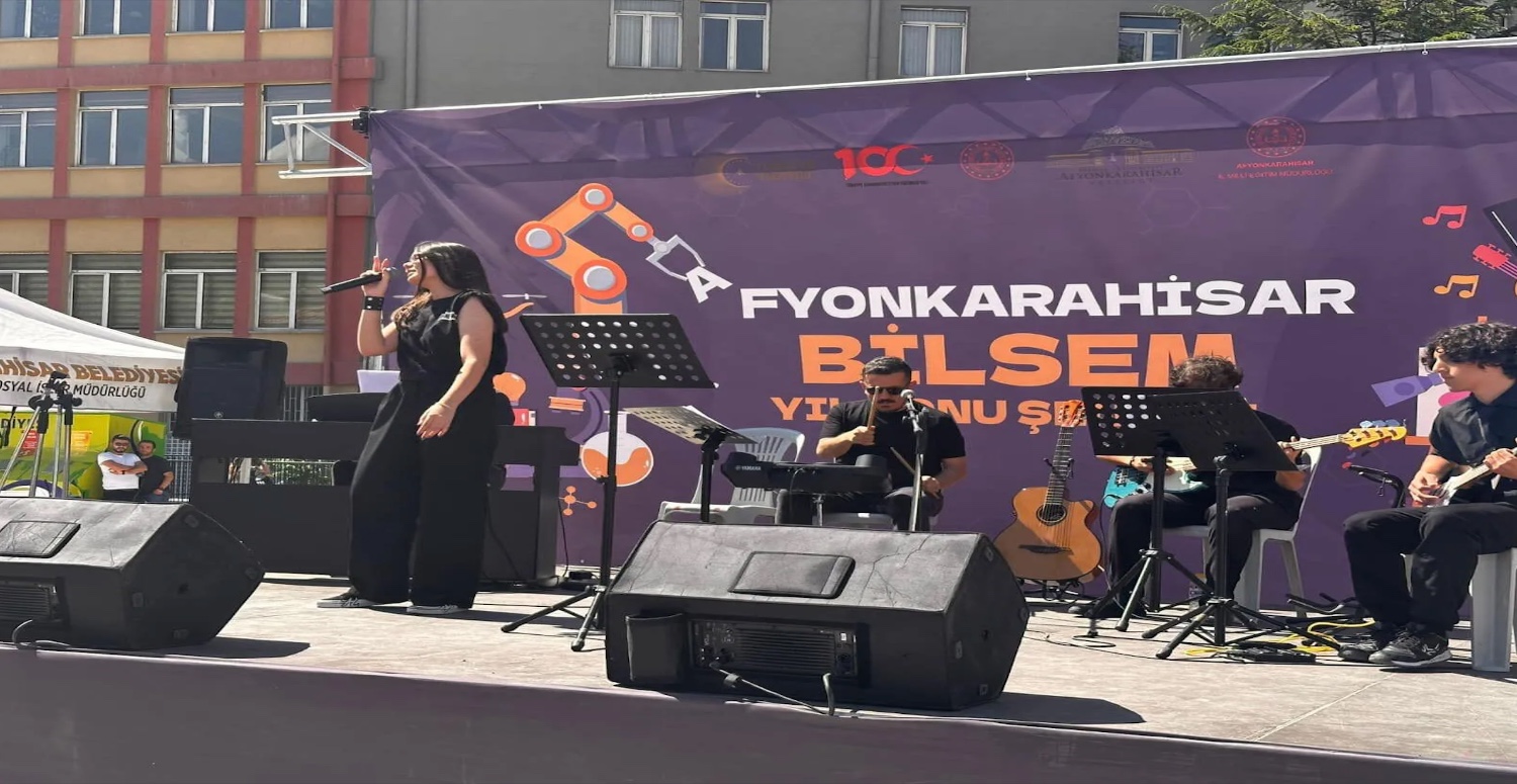 Yetenekli öğrenciler İl Milli Eğitim Müdürü ile bir araya geldi