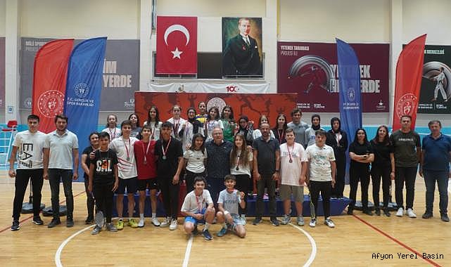 15 Temmuz Şehitlerini Anma Badminton Turnuvası sona erdi