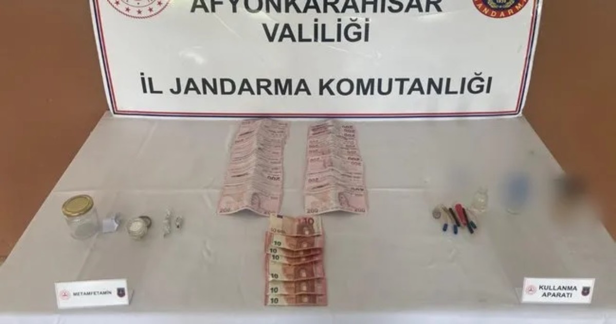 Afyon'da uyuşturucu satıcısı kıskıvrak yakalandı