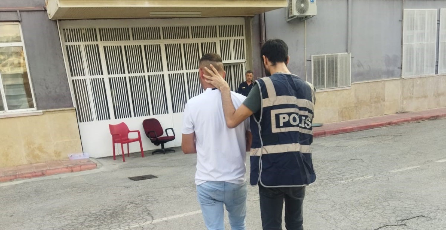 Afyon polisi kıskıvrak yakaladı: 12 ayrı suçtan aranıyordu