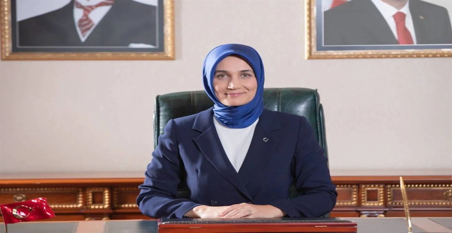 Afyonkarahisar Valisi mezunlar buluşmasına katıldı!