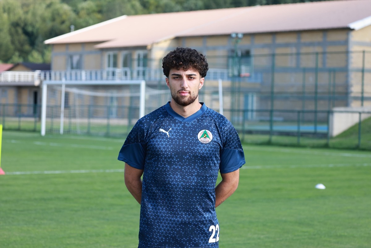 Alanyaspor, Bera Çeken ile 5 Yıllık Sözleşme İmzaladı