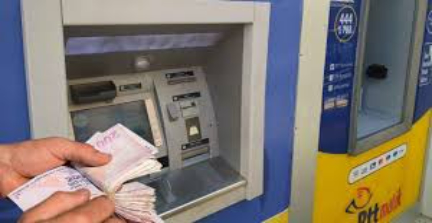 Devamsızlık yapmayan öğrencilere nakit yardımı! e-Devlet'ten başvuran parayı kapacak