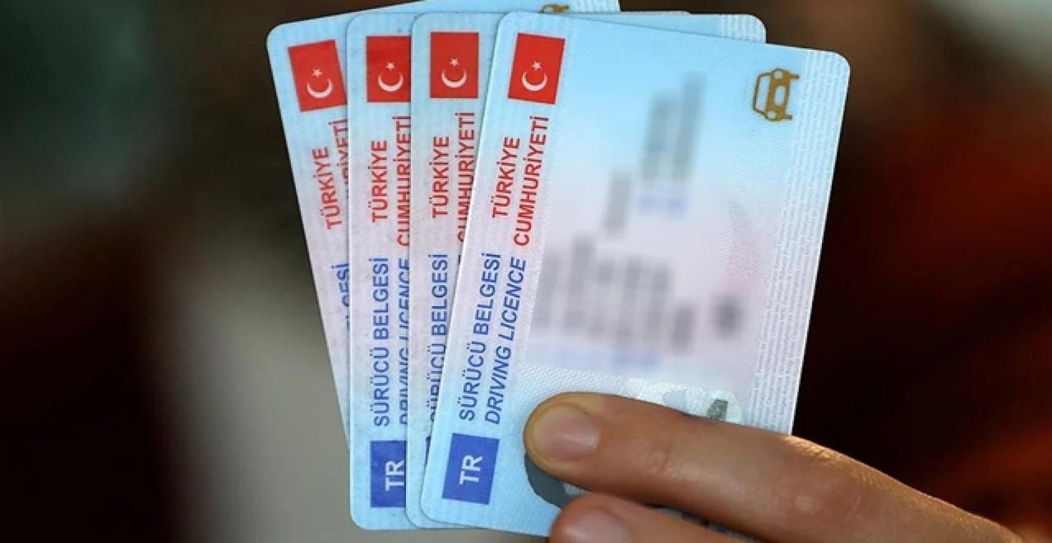 KİMLİK HAKKINDA
