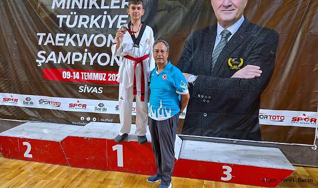 Sivas’ta düzenlenen Minikler Türkiye Taekwondo Şampiyonası'nda Bilal Gündüz 3. Oldu