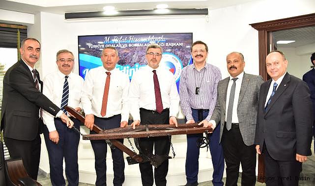 TOBB Başkanı Hisarcıklıoğlu'ndan Dinar'a Övgü Dolu Ziyaret: Oda ve Okul Sözü Verildi!