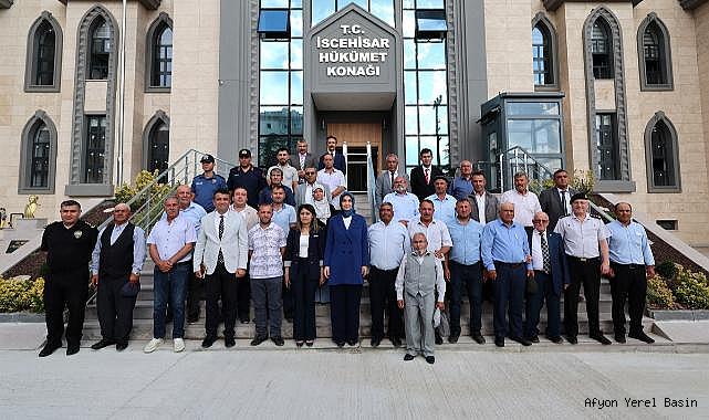 Vali Yiğitbaşı, İscehisar İlçesinde Muhtarlarla Bir Araya Geldi