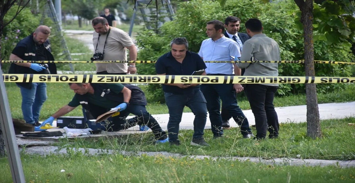 Afyon'da boğazı kesilmiş genç kız cesedi bulundu!