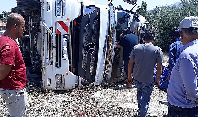 Dinar Çölovası Akpınarlı Köyü Mevkiinde Patates Yüklü Tır Devrildi !