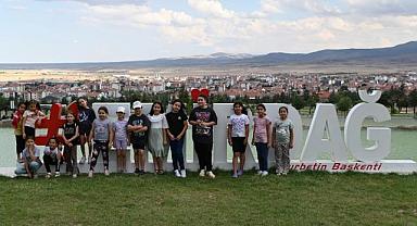 Emirdağ Belediyesi Gençlik Merkezi Sezonun Yorgunluğunu Piknikte Attı