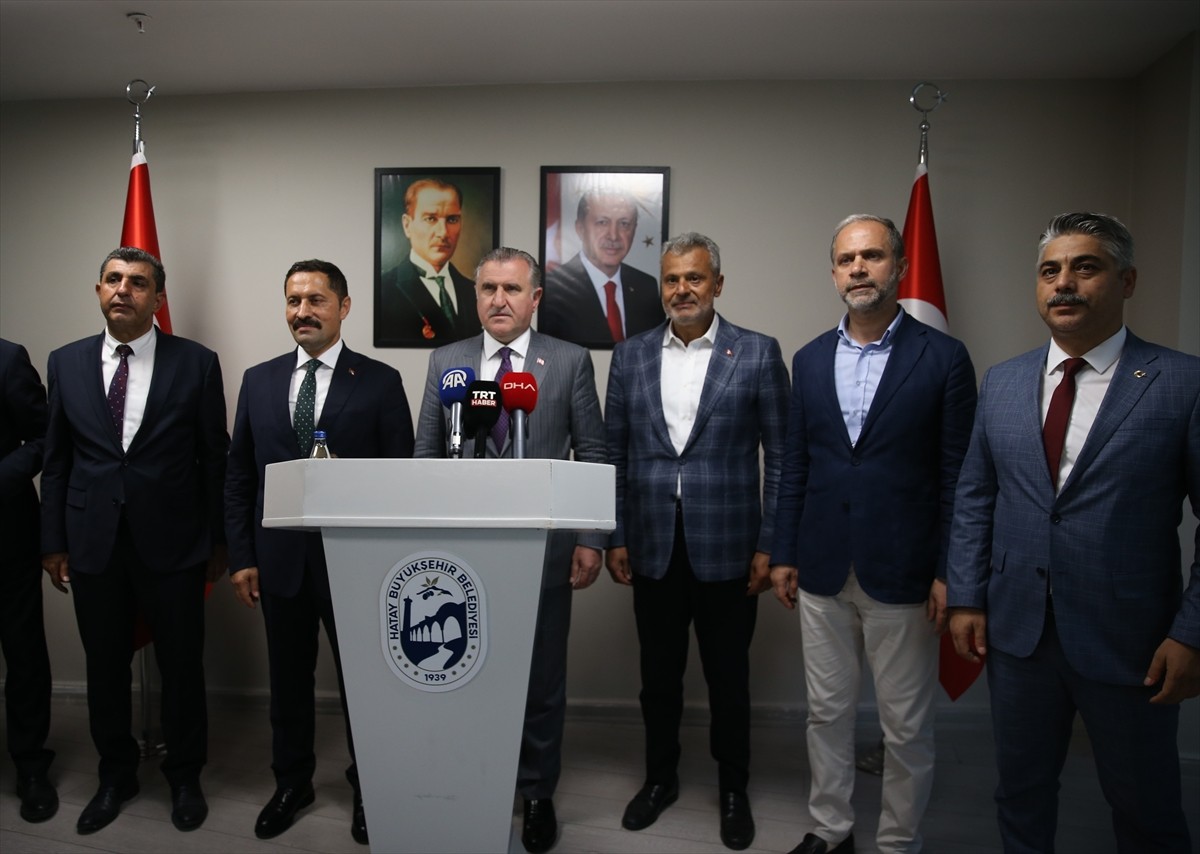 Gençlik ve Spor Bakanı Osman Aşkın Bak, Hatay Büyükşehir Belediyesi'ni ziyaret etti. Bakan Bak'a...