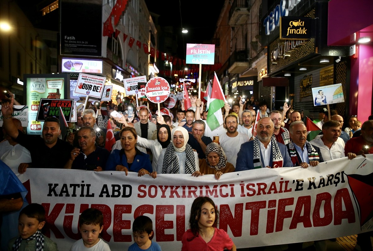 Giresun'da sivil toplum kuruluşlarınca, Hamas Siyasi Büro Başkanı İsmail Heniyye'nin İran'da...