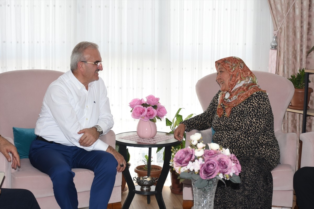 İçişleri Bakan Yardımcısı Münir Karaloğlu, geçen yıl 6 Şubat'ta yaşanan Kahramanmaraş merkezli...