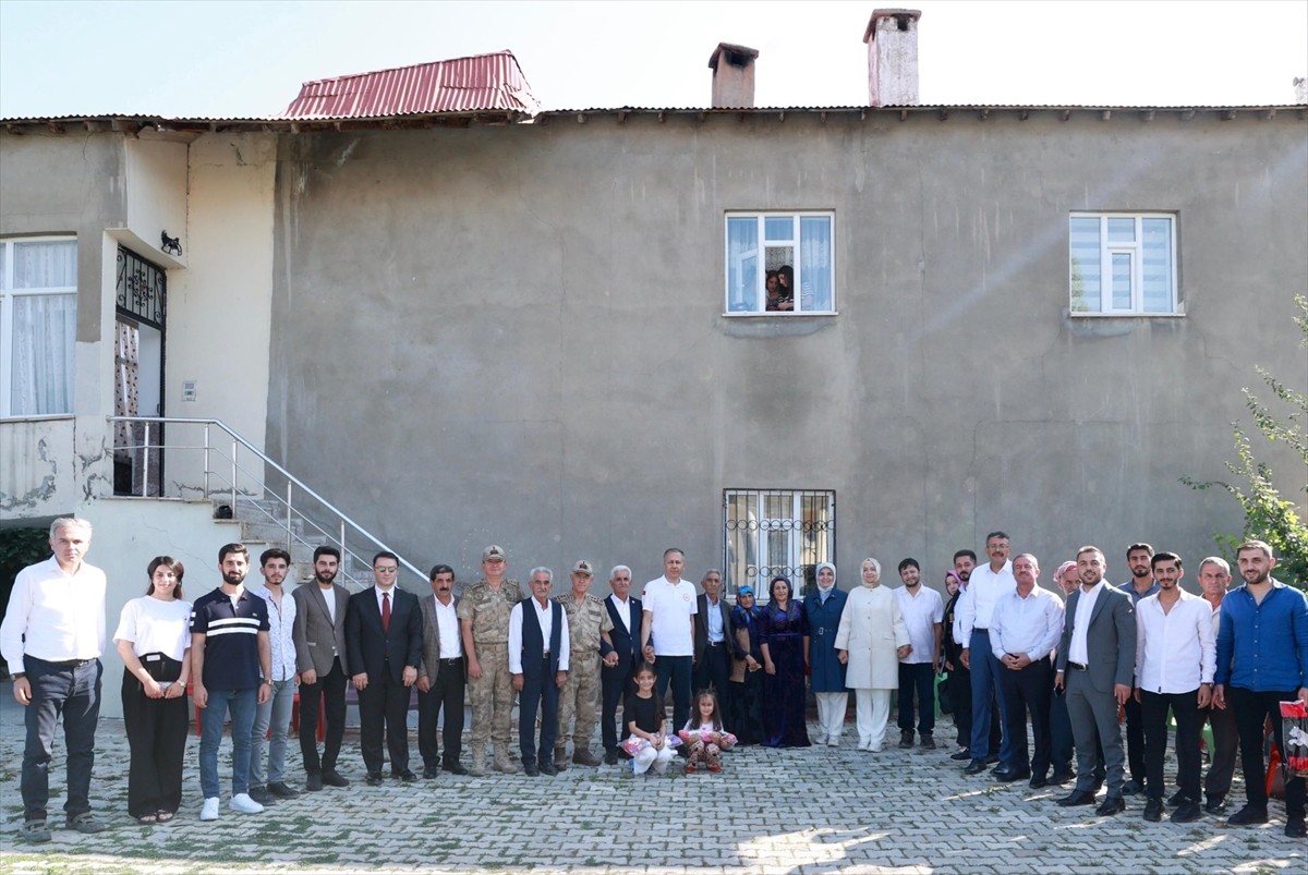 İçişleri Bakanı Ali Yerlikaya, Hakkari'nin Yüksekova ilçesindeki İkiyaka köyüne PKK'lı...