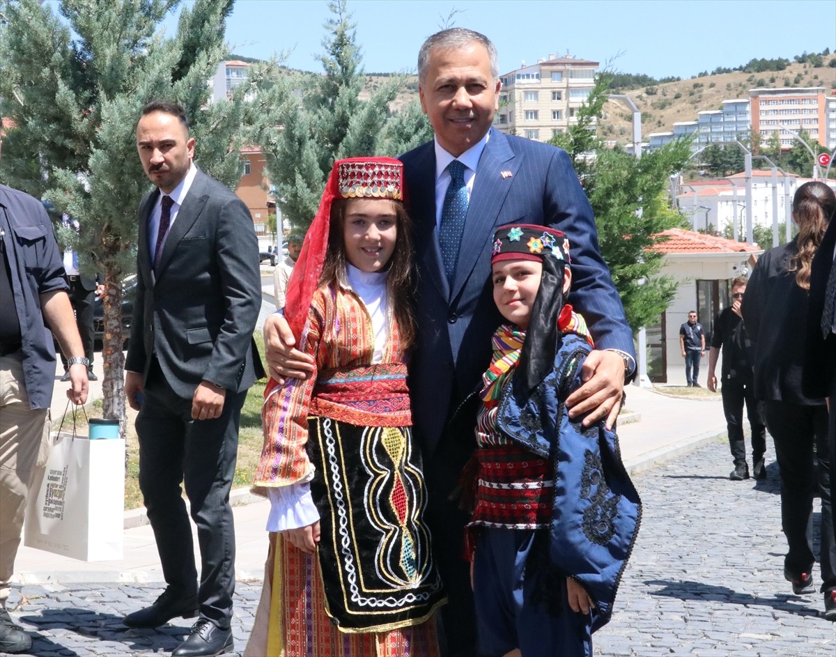 İçişleri Bakanı Ali Yerlikaya, Yozgat Valiliğine ziyarette bulundu. Bakan Yerlikaya, yöresel...
