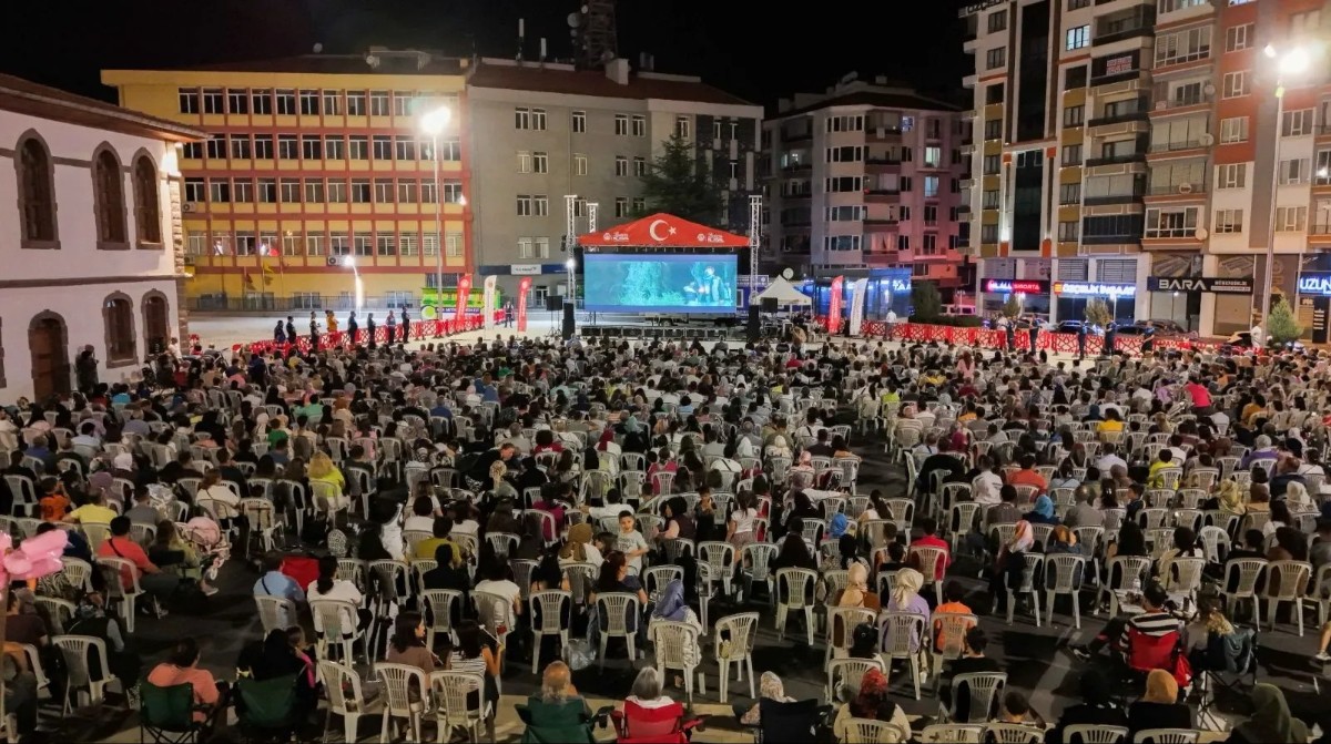 ŞEHİT ÖĞRETMEN ŞENAY AYBÜKE YALÇIN’IN FILMI AFYONKARAHİSAR’DA GÖSTERİLDİ