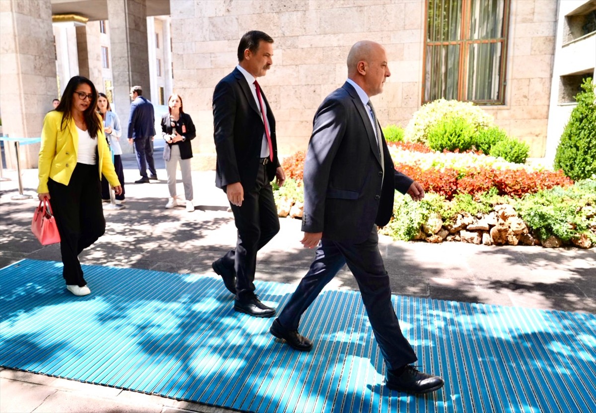 TBMM Başkanı Numan Kurtulmuş, Türkiye İşçi Partisi (TİP) Genel Başkanı Erkan Baş ile TİP İstanbul...