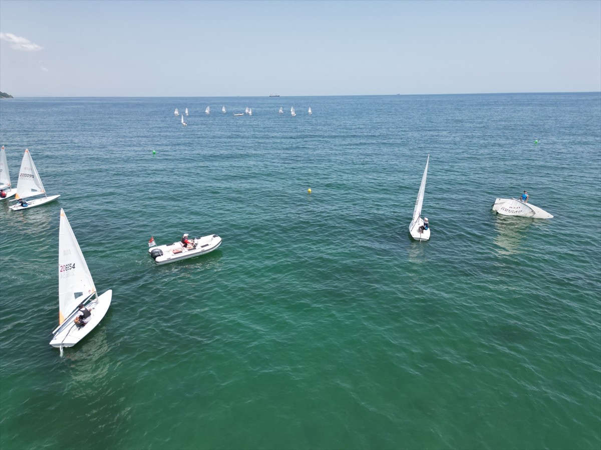 Tekirdağ'da 7 yaşında yaz kursuyla adım attığı yelken kulübünde Türkiye ve Balkan şampiyonlukları...