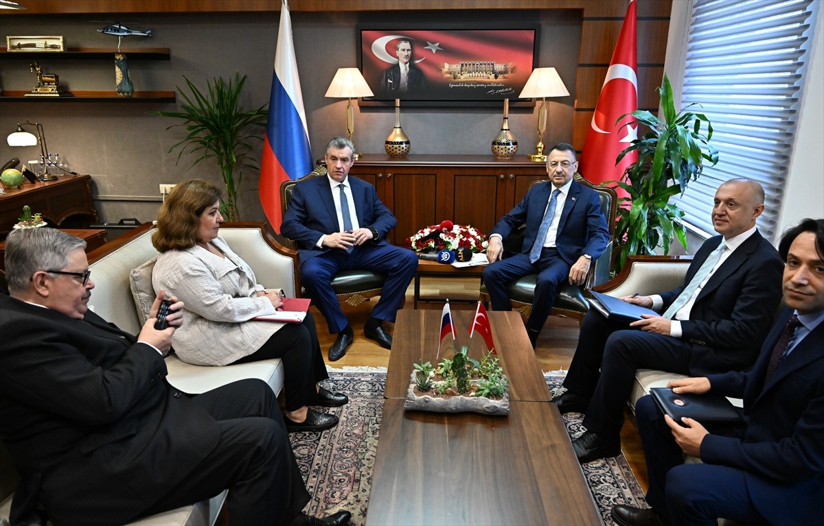 Türkiye Büyük Millet Meclisi (TBMM) Dışişleri Komisyonu Başkanı Fuat Oktay (solda), Rusya Federal...