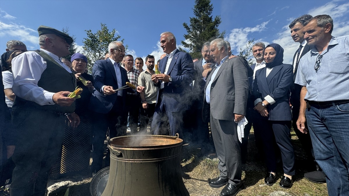Ulaştırma ve Altyapı Bakanı Abdulkadir Uraloğlu ile Kültür ve Turizm Bakanı Mehmet Nuri Ersoy...