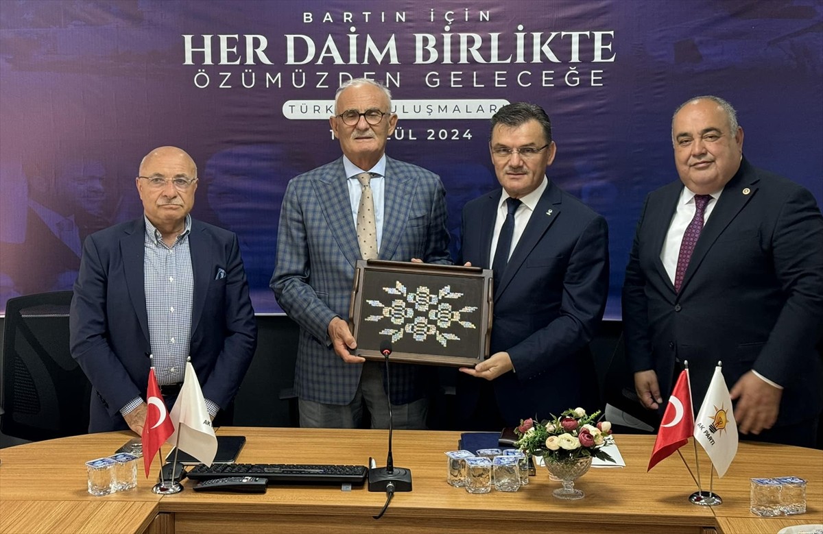 AK Parti Genel Başkan Yardımcısı Yusuf Ziya Yılmaz, Bartın'da partililerle bir araya geldi.