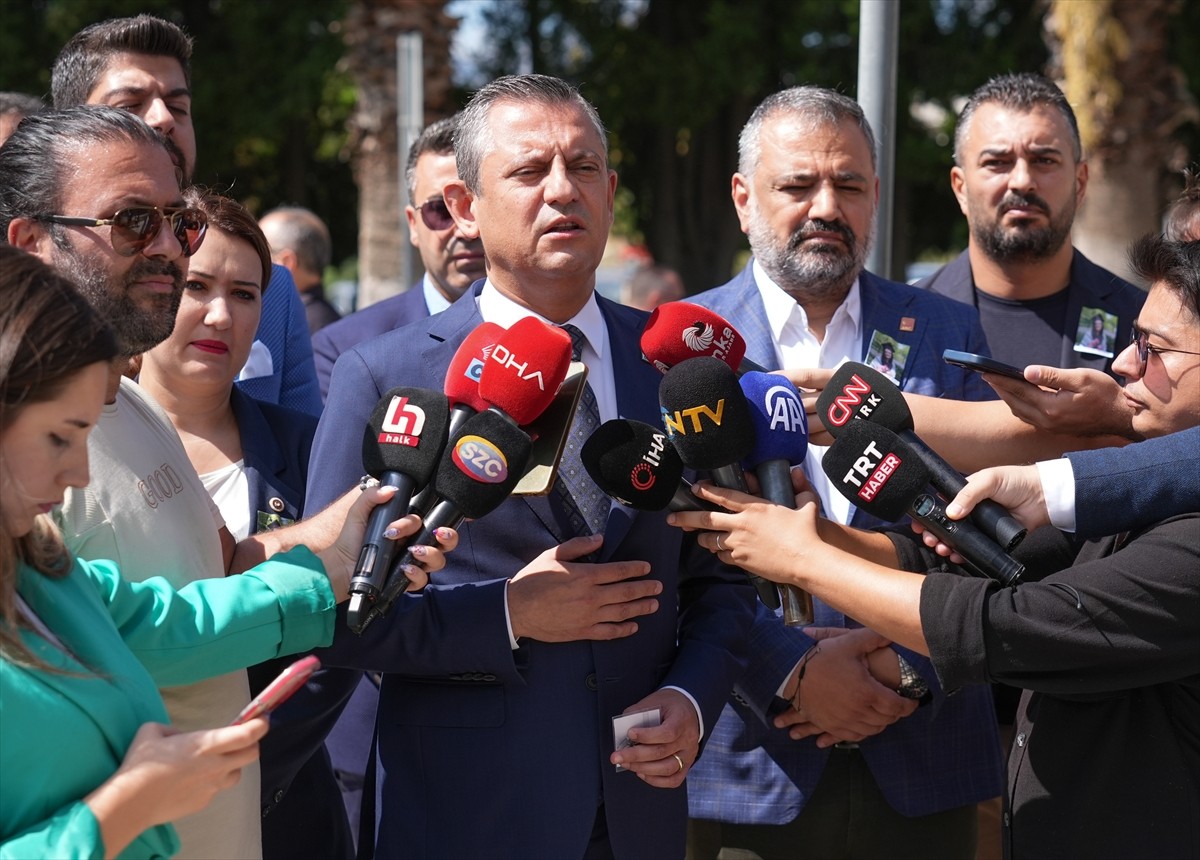 CHP Genel Başkanı Özgür Özel, İsrail askerlerince öldürülen aktivist Ayşenur Ezgi Eygi için İzmir...