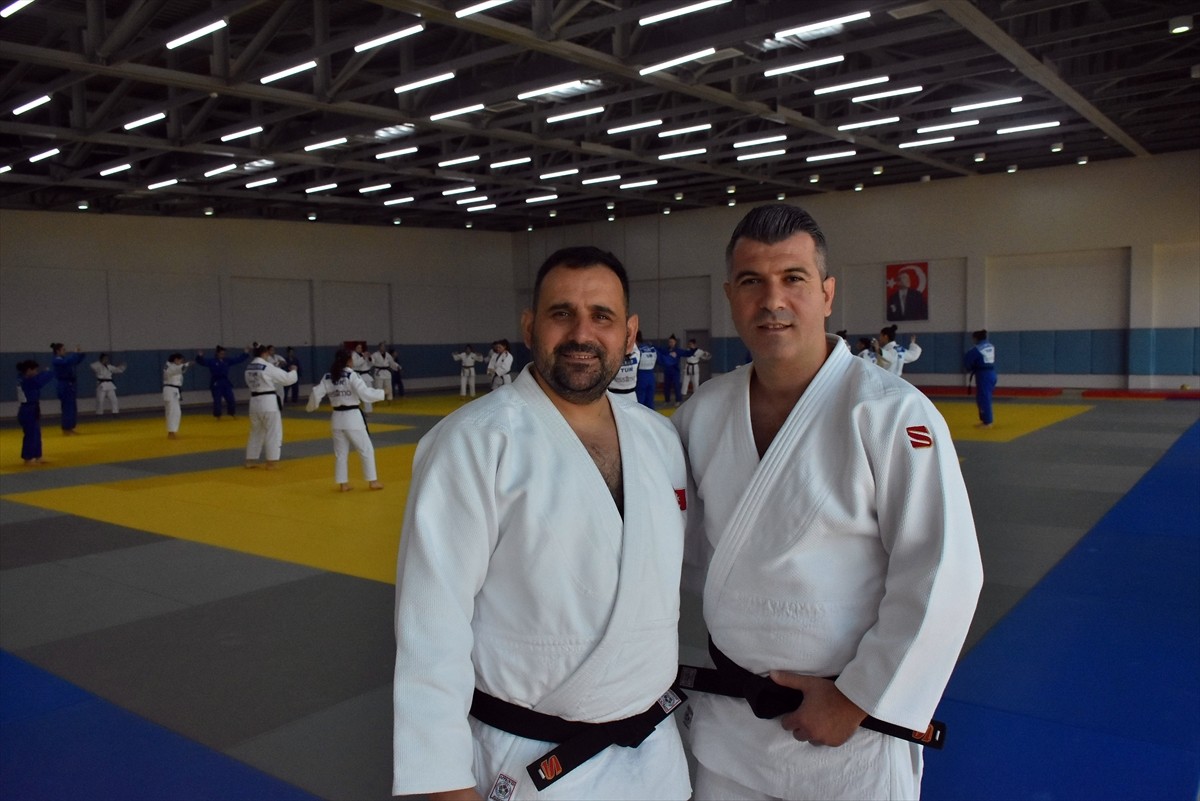 Genç Kadın Judo Milli Takımı, 3-6 Ekim'de Tacikistan'da düzenlenecek Dünya Judo Gençler...