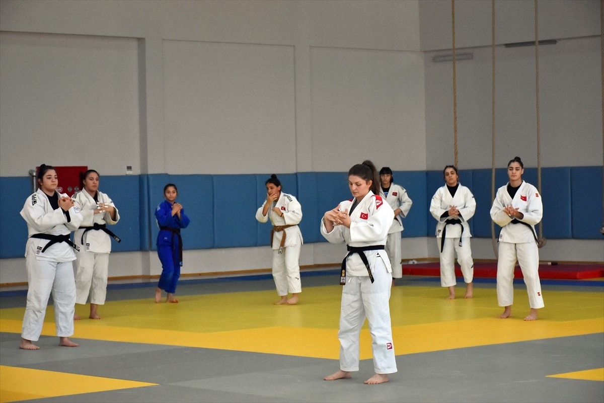 Genç Kadın Judo Milli Takımı, 3-6 Ekim'de Tacikistan'da düzenlenecek Dünya Judo Gençler...