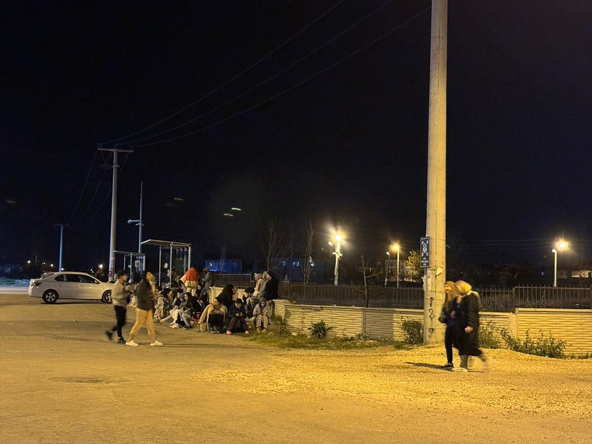 Afyonkarahisar'ın merkezinde saat 03.14'te 4,4 büyüklüğünde deprem meydana geldi. Kent merkezinde...