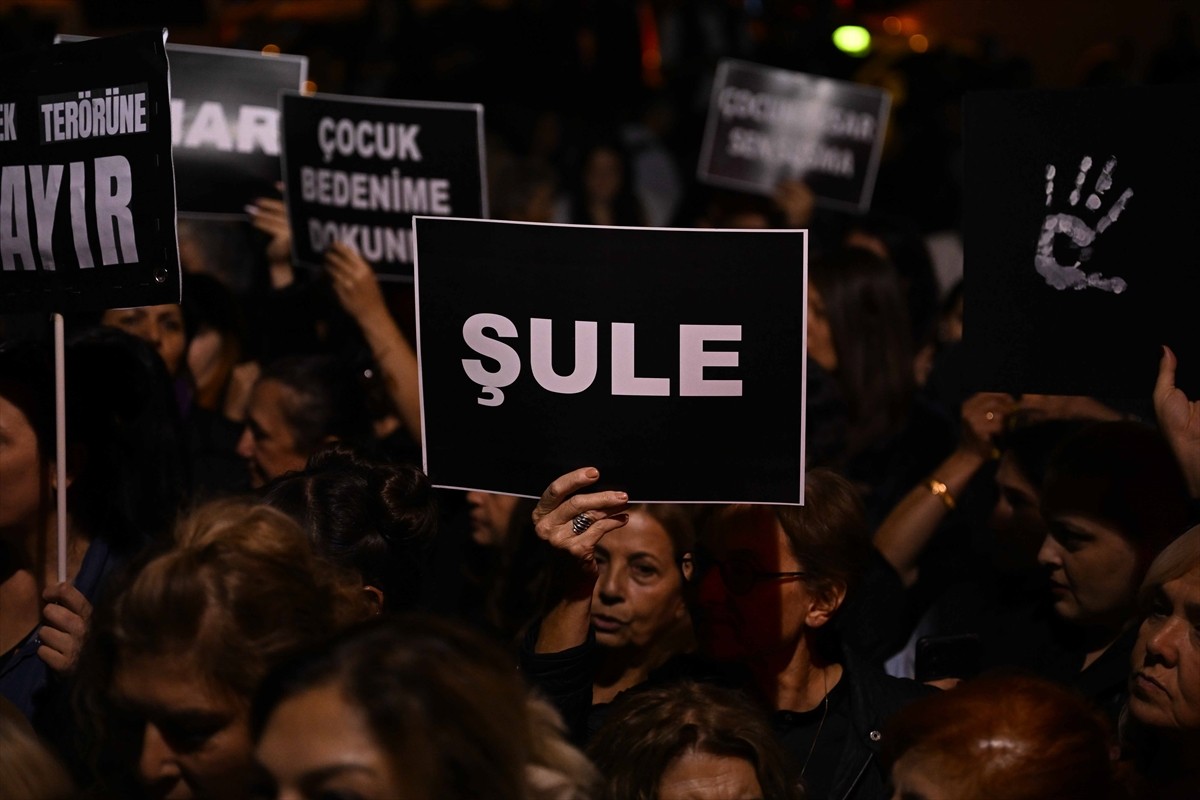 CHP Kadın Kolları Genel Başkanlığınca "11 Ekim Dünya Kız Çocukları Günü" dolayısıyla Ankara'da...