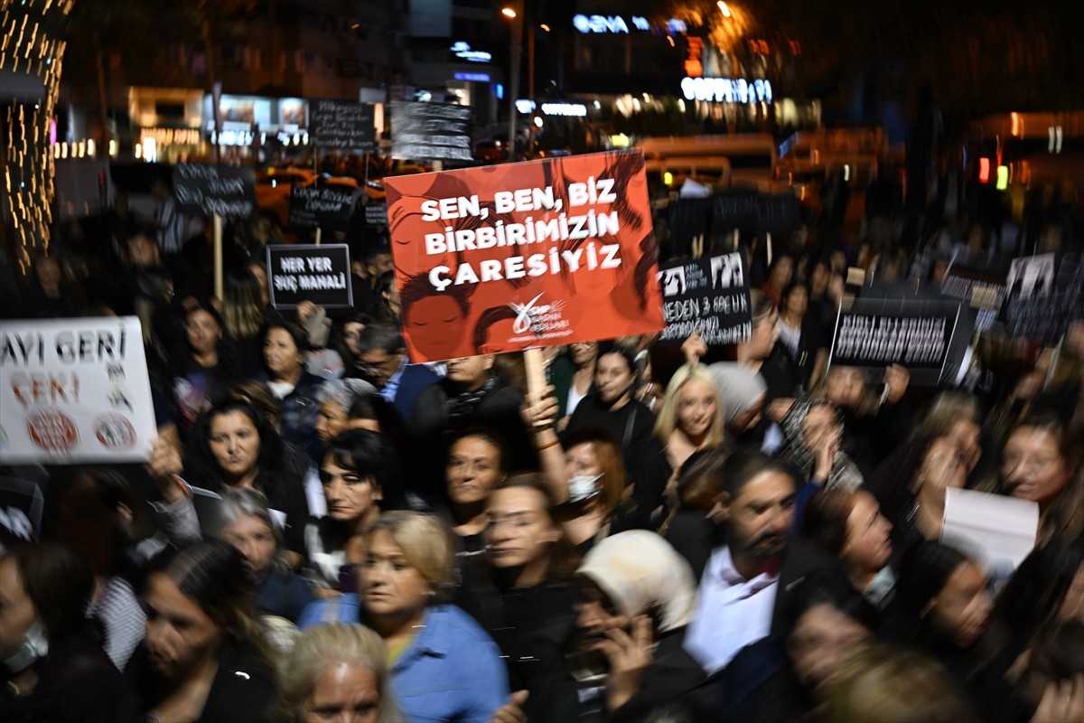 CHP Kadın Kolları Genel Başkanlığınca "11 Ekim Dünya Kız Çocukları Günü" dolayısıyla Ankara'da...