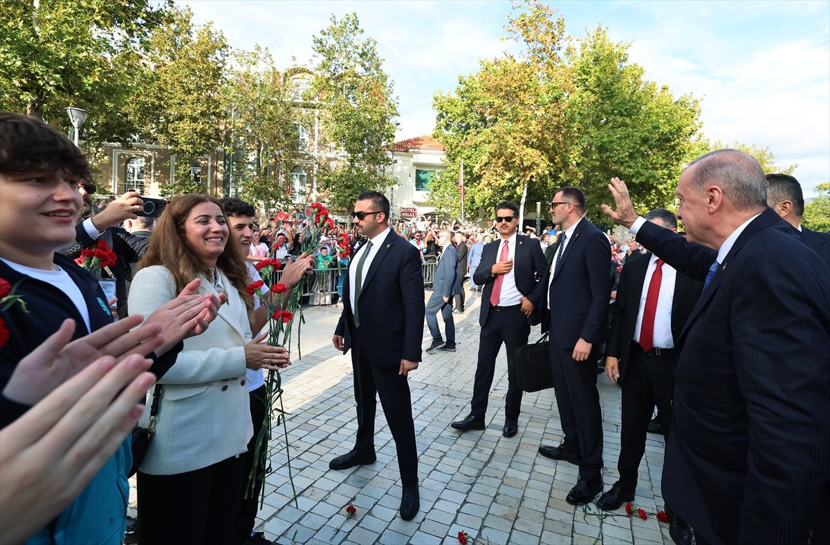 Cumhurbaşkanı Recep Tayyip Erdoğan, Arnavutluk'un başkenti Tiran'da Namazgah Camii açılışına...