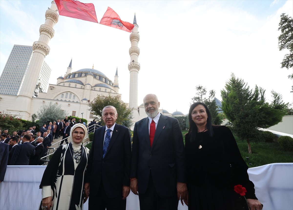 Cumhurbaşkanı Recep Tayyip Erdoğan, Arnavutluk'un başkenti Tiran'da Namazgah Camii açılışına...