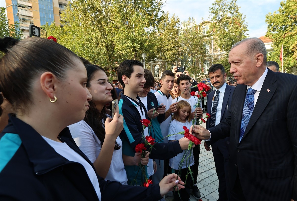Cumhurbaşkanı Recep Tayyip Erdoğan, Arnavutluk'un başkenti Tiran'da Namazgah Camii açılışına...