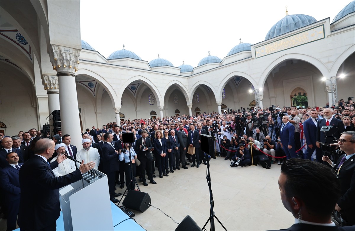 Cumhurbaşkanı Recep Tayyip Erdoğan ve Arnavutluk Başbakanı Edi Rama, Arnavutluk'un başkenti...