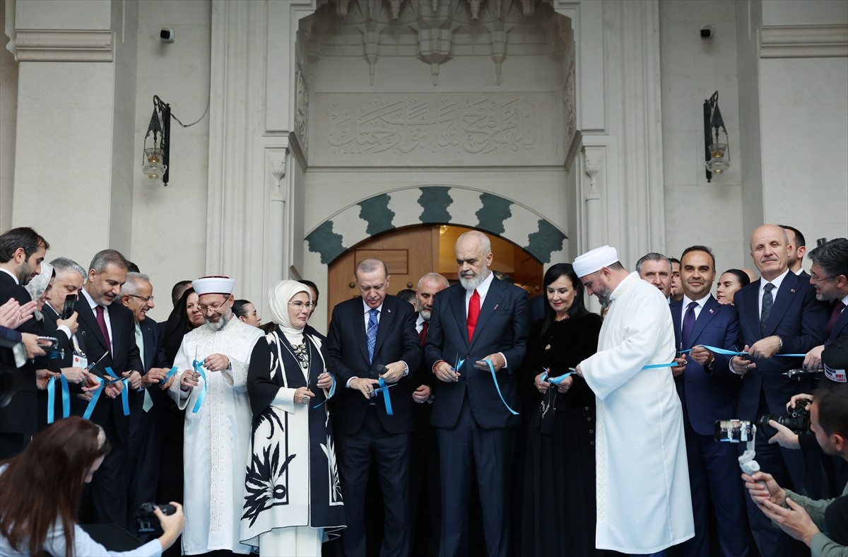 Cumhurbaşkanı Recep Tayyip Erdoğan ve Arnavutluk Başbakanı Edi Rama, Arnavutluk'un başkenti...
