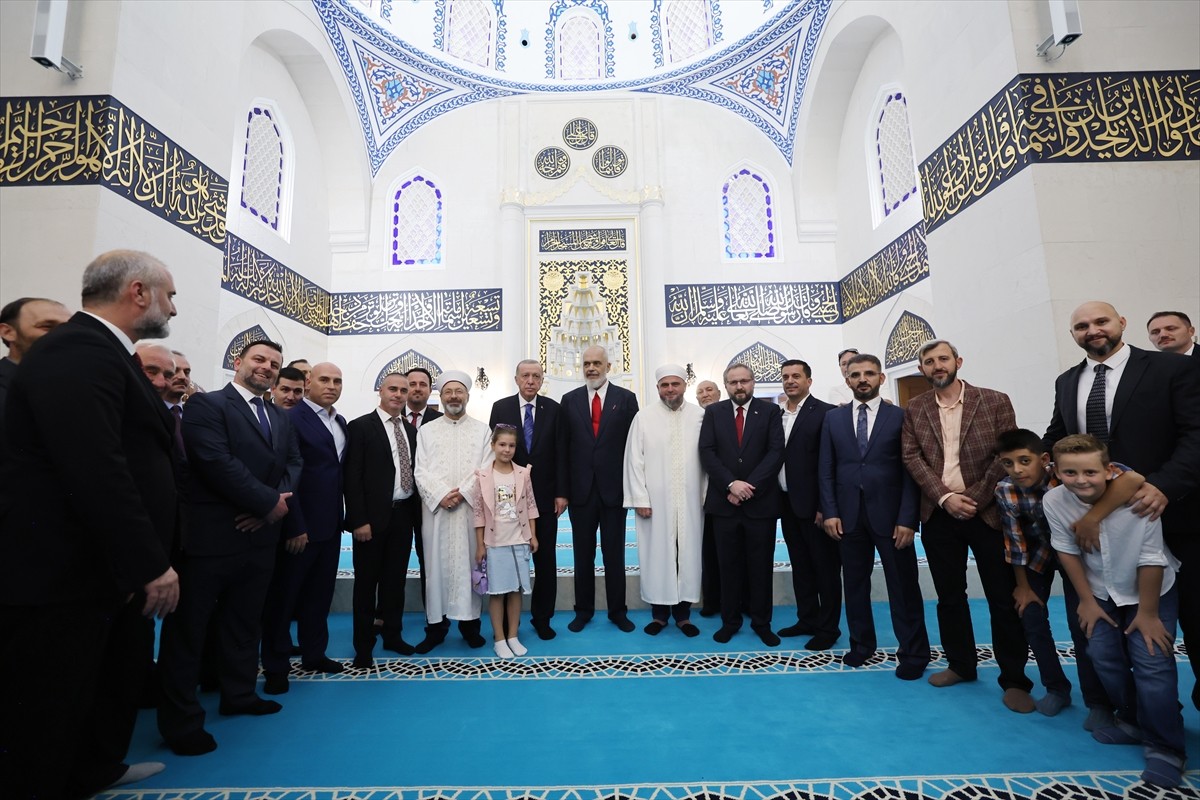 Cumhurbaşkanı Recep Tayyip Erdoğan ve Arnavutluk Başbakanı Edi Rama, Arnavutluk'un başkenti...