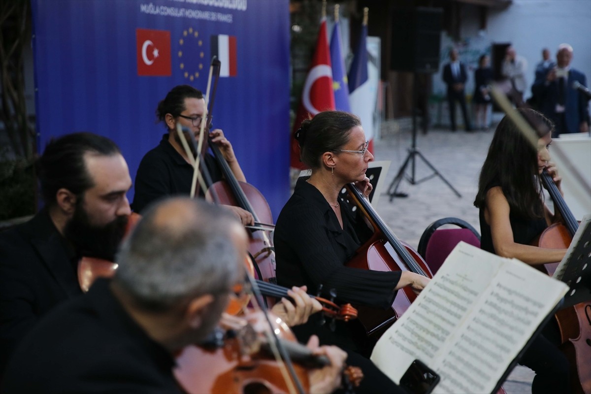 Fransa'nın Muğla Fahri Konsolosluğu, düzenlenen törenle Fidel Berber'e (sağda) verildi. Muğla...