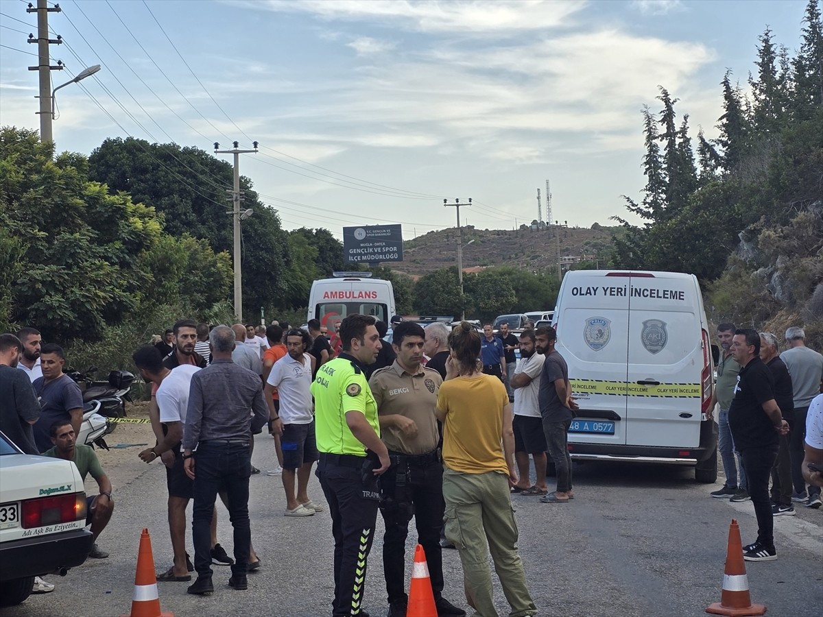 Muğla'nın Datça ilçesinde meydana gelen trafik kazasında bir lise öğrencisi yaşamını yitirdi....