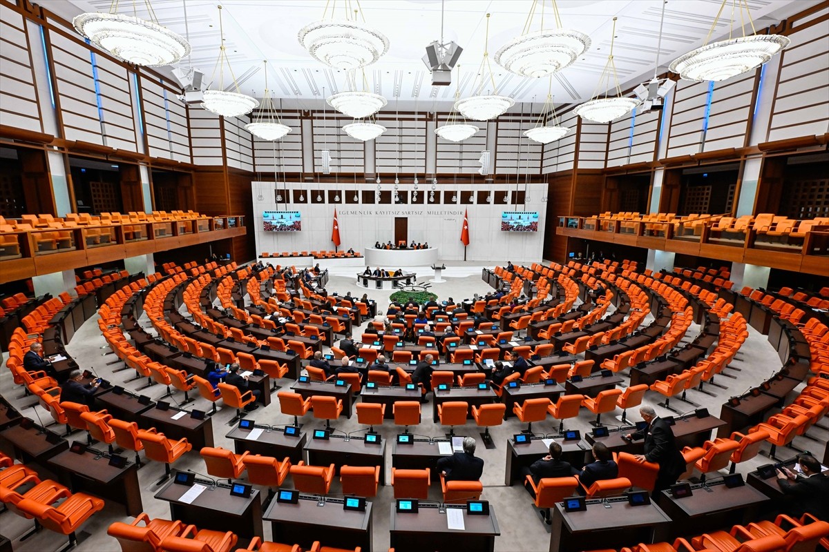 TBMM Genel Kurulu, Meclis Başkanvekili Sırrı Süreyya Önder başkanlığında toplandı.
