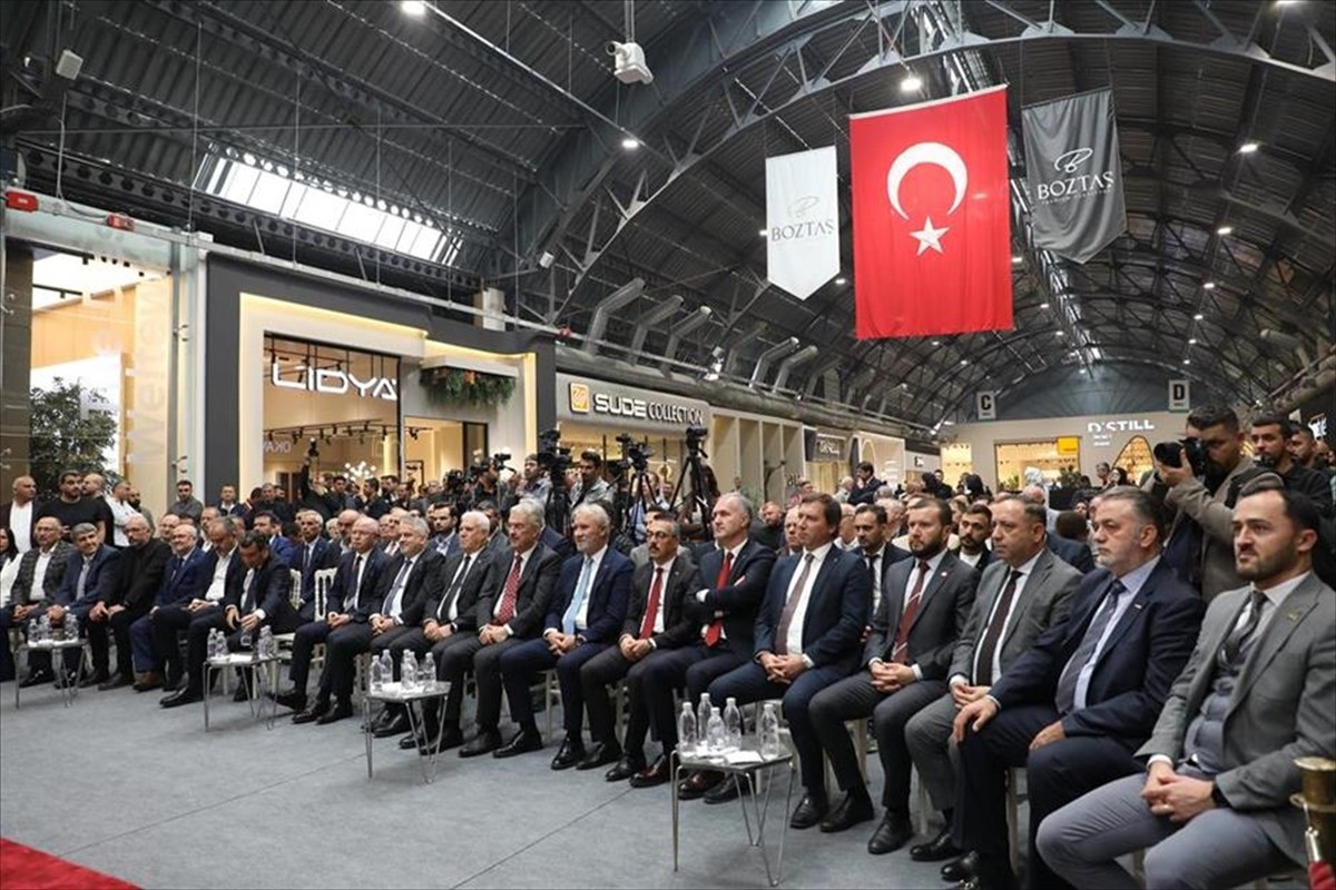 Türkiye'nin önemli mobilya üretim merkezlerinden Bursa'nın İnegöl ilçesinde 51'incisi düzenlenen...