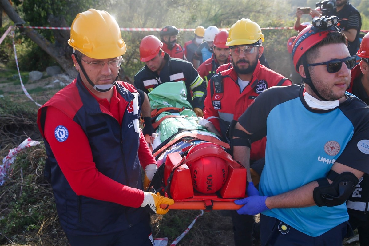Uşak genelinde, Uluslararası Afet Risklerinin Azaltılması Günü dolayısıyla 5,8 büyüklüğünde...