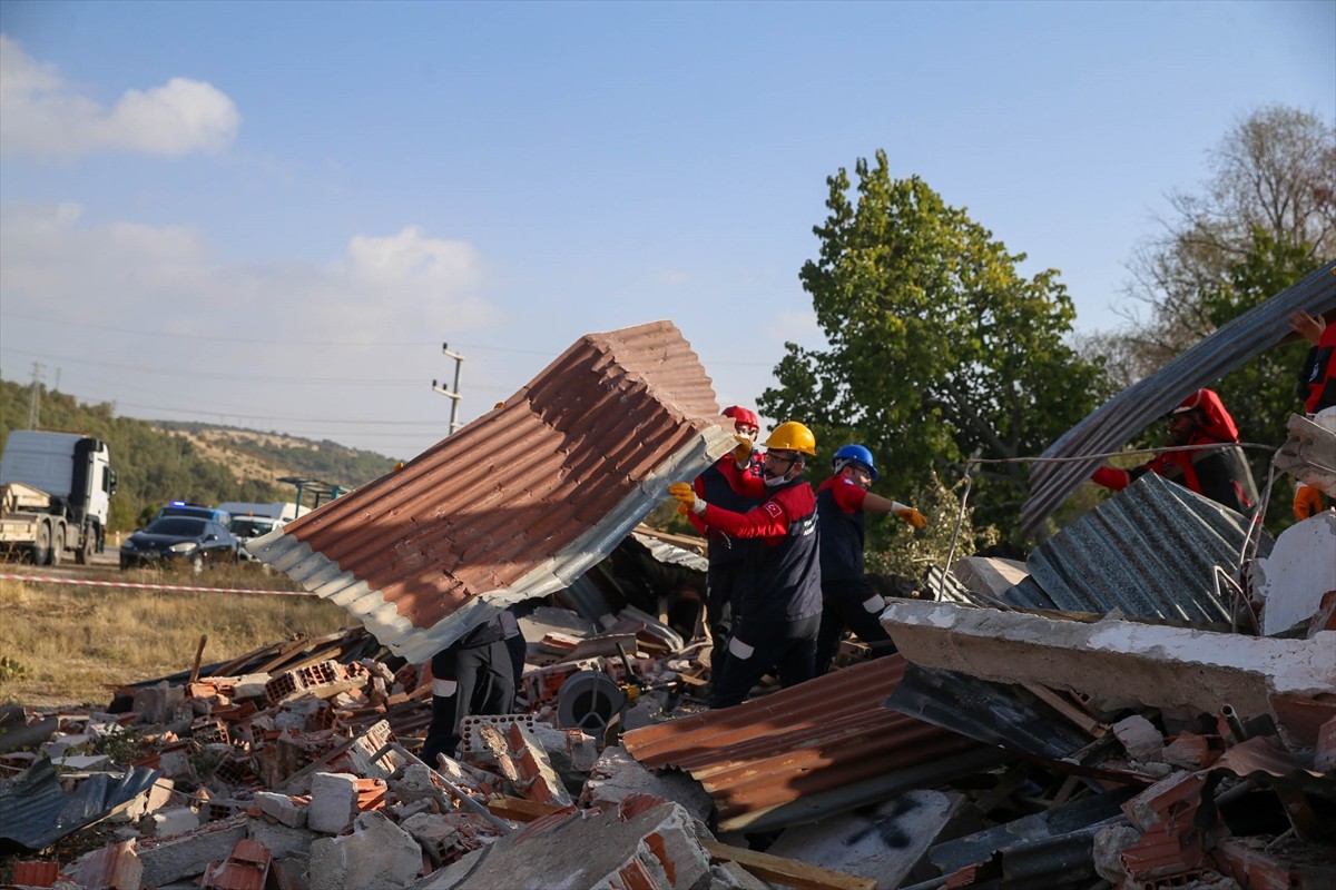 Uşak genelinde, Uluslararası Afet Risklerinin Azaltılması Günü dolayısıyla 5,8 büyüklüğünde...